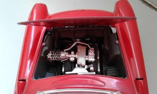 BURAGO 1/18 CHEV CORVETTE 1957  MADE IN ITALY